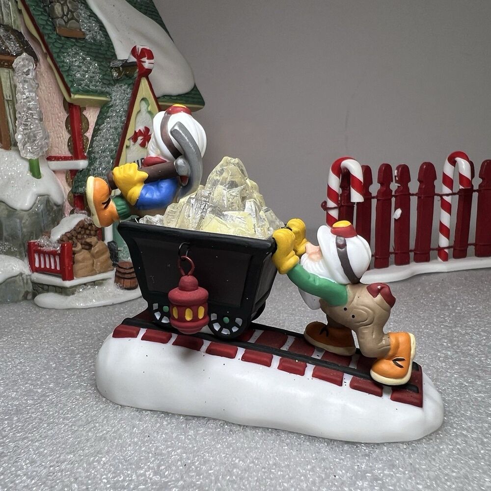 Dept 56 North Pole Series Sweet Rock Candy Co. 56725 Xmas Lighted Village W Figu - Picture 15 of 15